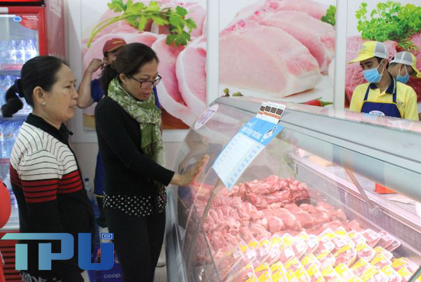 hình ảnh quầy bán thực phẩm đông lạnh tại một siêu thị