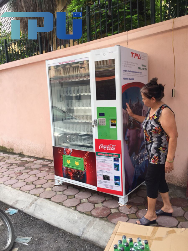 Máy bán hàng tự động tại phố đi bộ